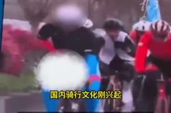 开云下载-自行车比赛选手冒险擦肩而过，惊险刺激的简单介绍