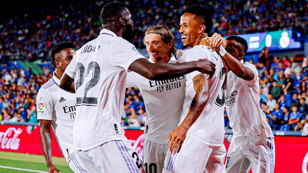 皇家马德里对阵巴黎,两支豪强谁能笑到最后 皇家马德里对阵巴黎,两支豪强谁能笑到最后