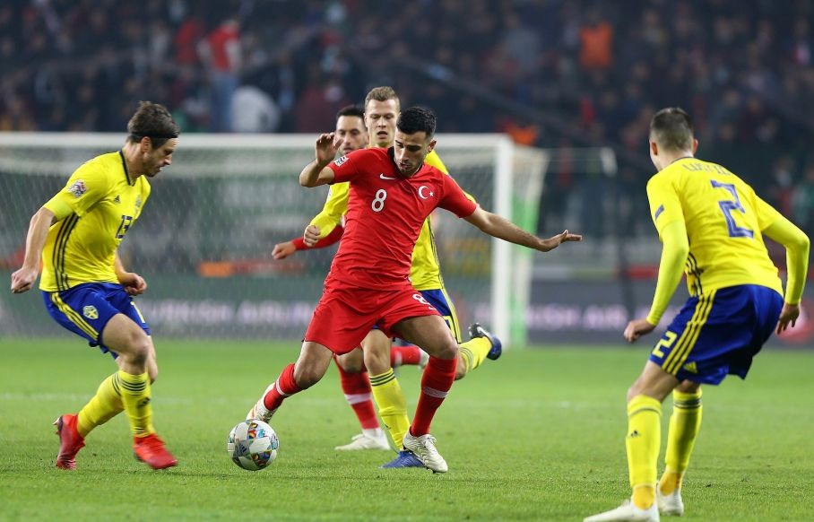 阿尔及利亚玫瑰，硬战晋级欧国联四强的简单介绍