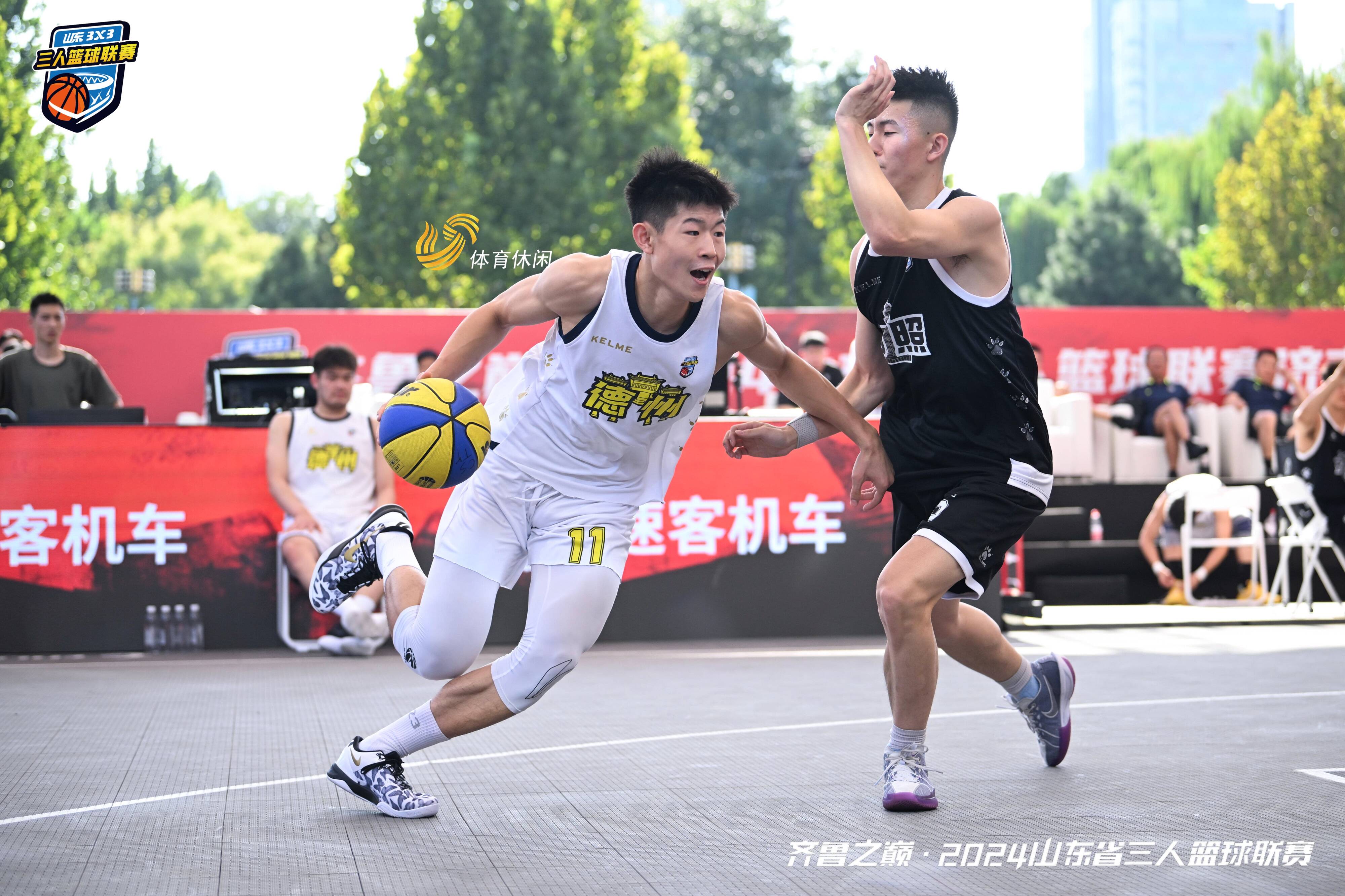 精彩的体育比赛，现场人气高涨