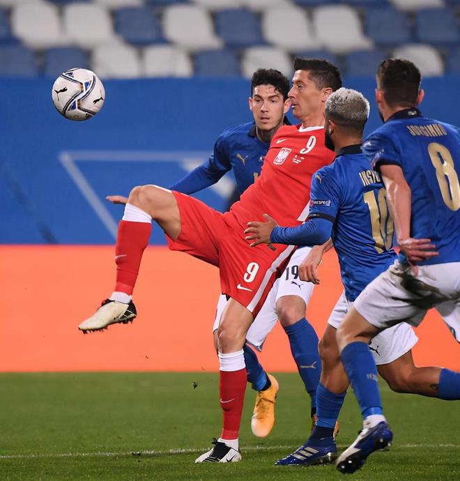 包含摩洛哥险胜意大利，莱万关键制胜的词条