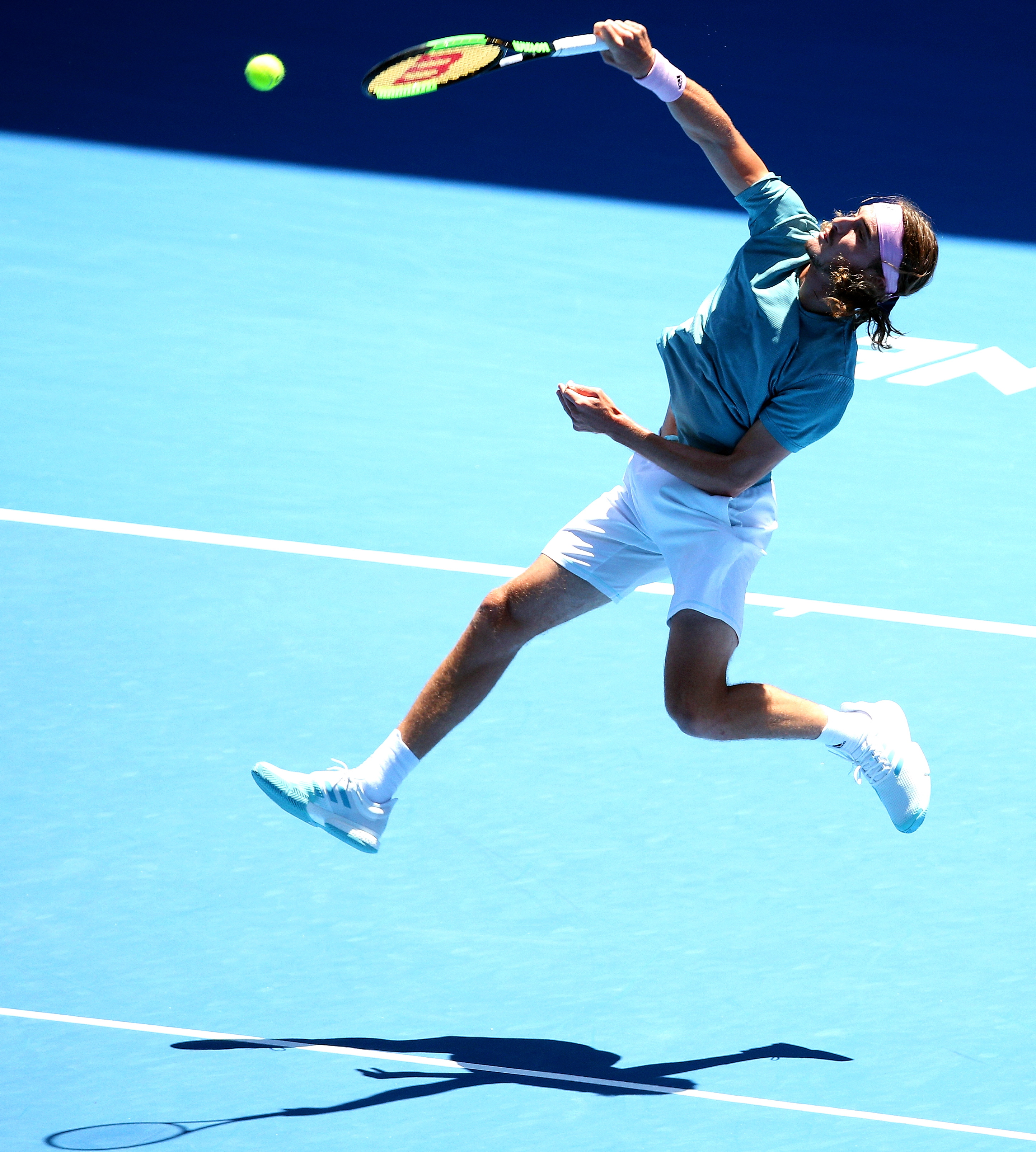 英国网球队鏖战美国网球队，西西帕斯送出助攻的简单介绍