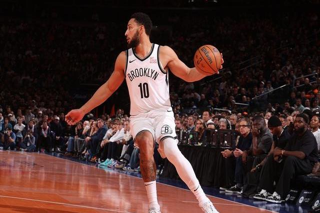 包含美国男篮横扫热火B队，西蒙斯关键制胜的词条