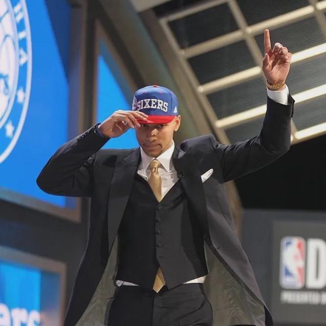 包含美国男篮横扫热火B队，西蒙斯关键制胜的词条