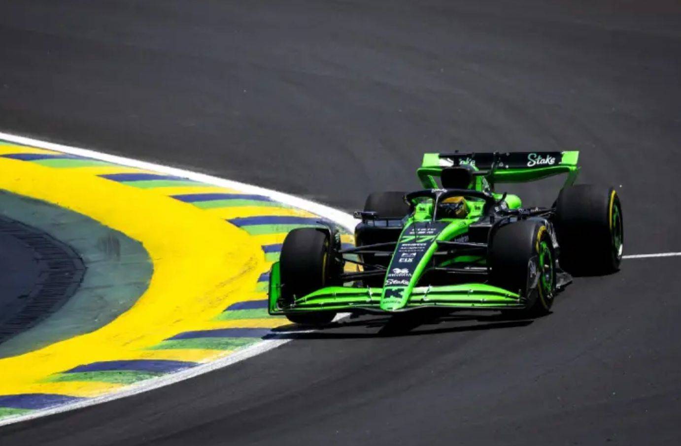 包含阿斯顿马丁逆转索伯车队，周冠宇刷新纪录的词条