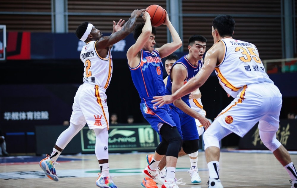 凯尔特人逆转新疆队,郭艾伦带队取胜的简单介绍 凯尔特人逆转新疆队,郭艾伦带队取胜的简单介绍