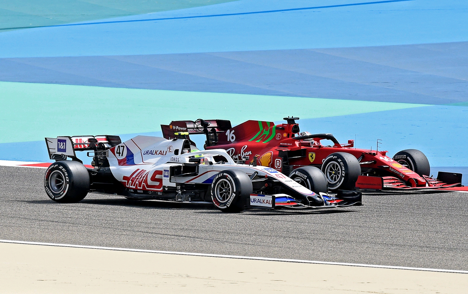 红牛二队横扫哈斯车队，塞恩斯扛起全队