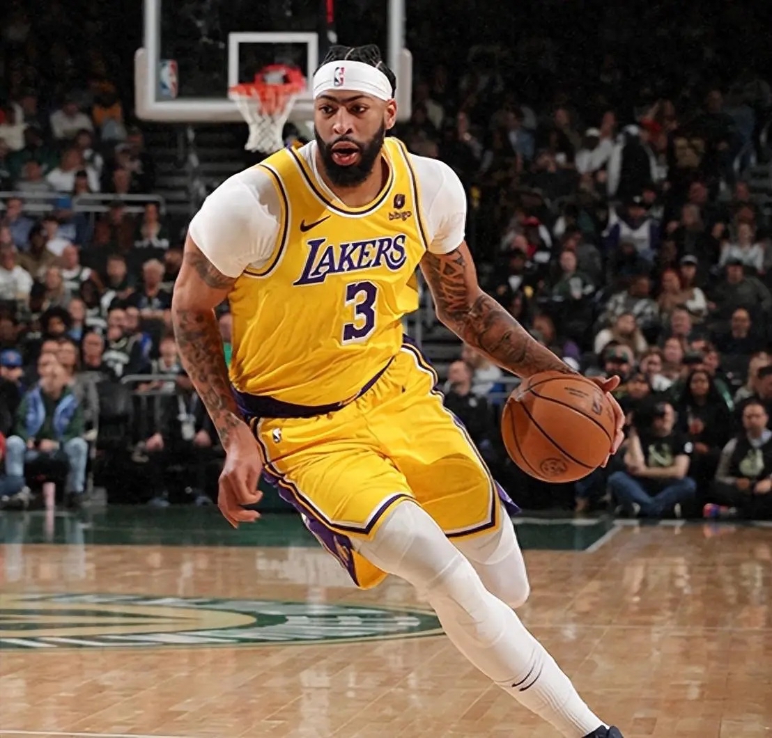 阿斯顿马丁力克威廉姆斯，拉塞尔带队取胜